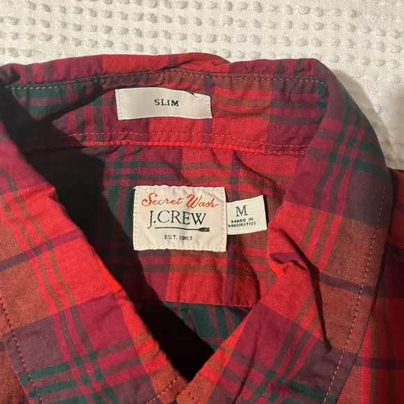 J. Crew LS Shirt - Men’s Medium - Red and dark green plaid - lightweight - NWT - Picture 3 of 5